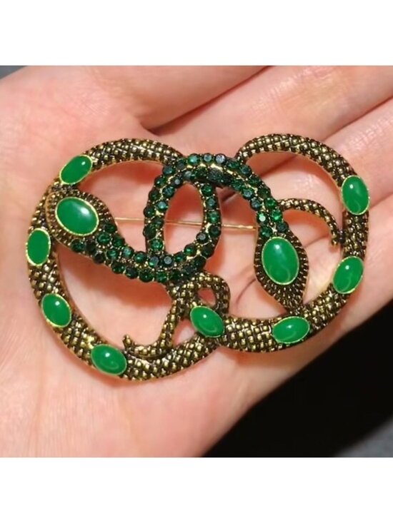 Betsey Johnson Jewelry - Serpenti Green Elegant Gold Brooch